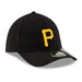 New Era Flex Fit Hat Adult Pittsburgh Pirates New Era Black Player Replica 39THIRTY M-Crown Flex Hat - Men's