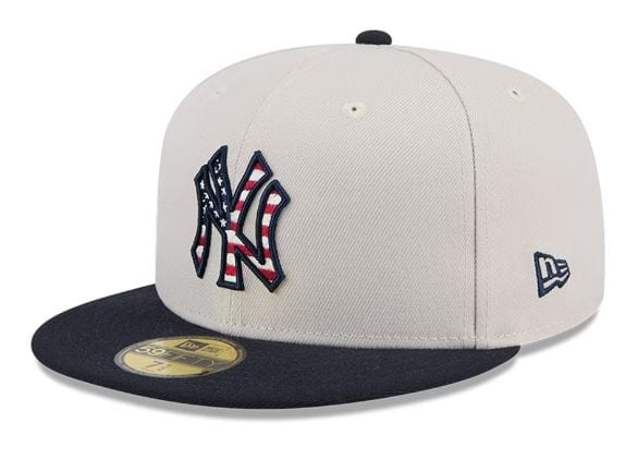 New Era Fitted Hat New York Yankees New Era Khaki/Black 2024 July 4th Official On Field Side Patch 59FIFTY Fitted Hat
