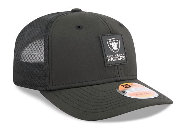 Adult Las Vegas Raiders New Era Black 2025 NFL Sideline 9SEVENTY Adjustable Trucker Hat - Men's