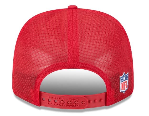 Adult Tampa Bay Buccaneers New Era Red 2025 NFL Sideline 9SEVENTY Adjustable Trucker Hat - Men's