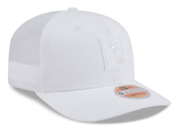 Adult Minnesota Vikings New Era White 2025 NFL Sideline 9SEVENTY Adjustable Trucker Hat - Men's